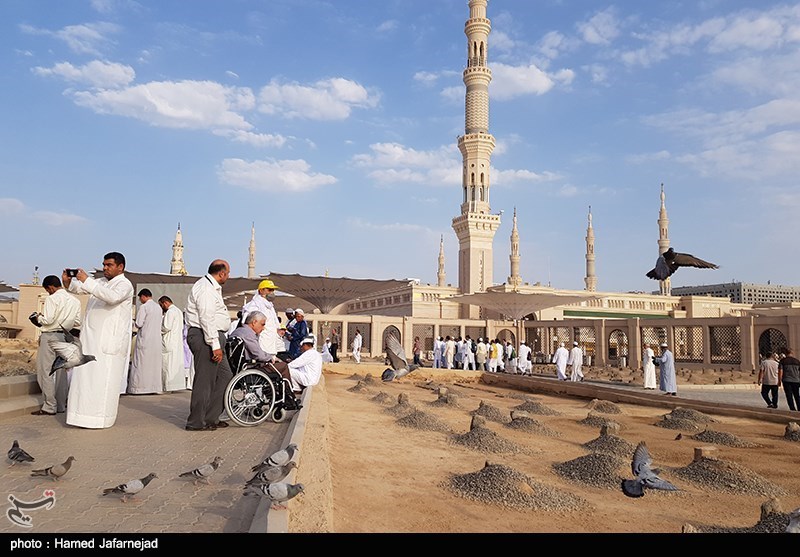 زیارت جانبازان از قبرستان بقیع