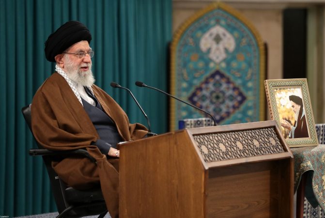 رهبر معظم انقلاب اسلامی در سخنرانی تلویزیونی به مناسبت روز جهانی قدس: کل فلسطین به صحنه مقاومت تبدیل و همه طرحهای سازش با دشمن صهیونیست باطل شده است رهبر معظم انقلاب اسلامی در سخنرانی تلویزیونی به مناسبت روز جهانی قدس: کل فلسطین به صحنه مقاومت تبدیل و همه طرحهای سازش با دشمن صهیونیست باطل شده است