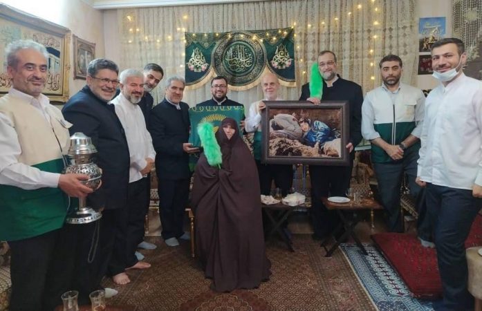 پرچم حرم مطهر رضوی مهمان خانه مادران شهیدان شاه آبادی شد پرچم حرم مطهر رضوی مهمان خانه مادران شهیدان شاه آبادی شد