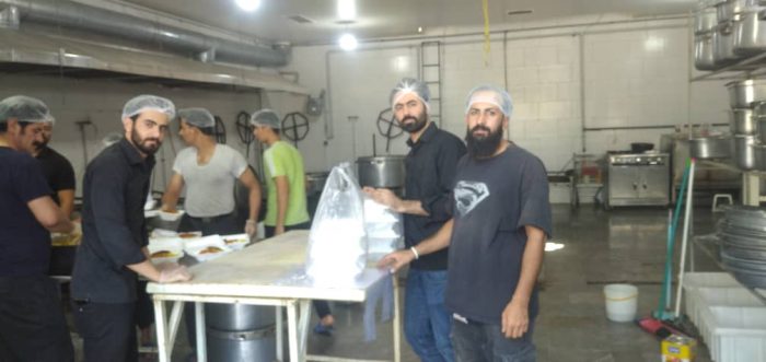 پخت بیش از یک هزار طعام متبرک در اربعین حسینی شهرقدس پخت بیش از یک هزار طعام متبرک در اربعین حسینی شهرقدس